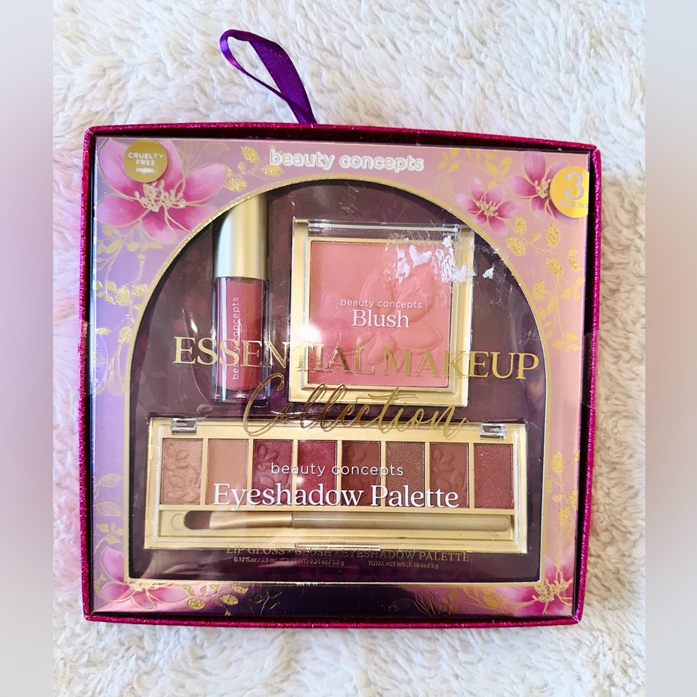 New Essential Makeup Collection Set - Picture 2 of 4